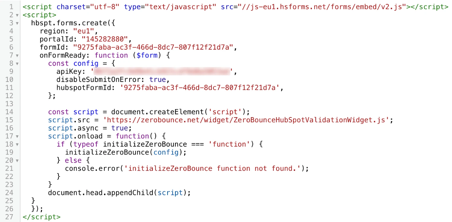Un editor HTML/CSS de un sitio web con la secuencia de comandos HTML para un formulario de HubSpot.