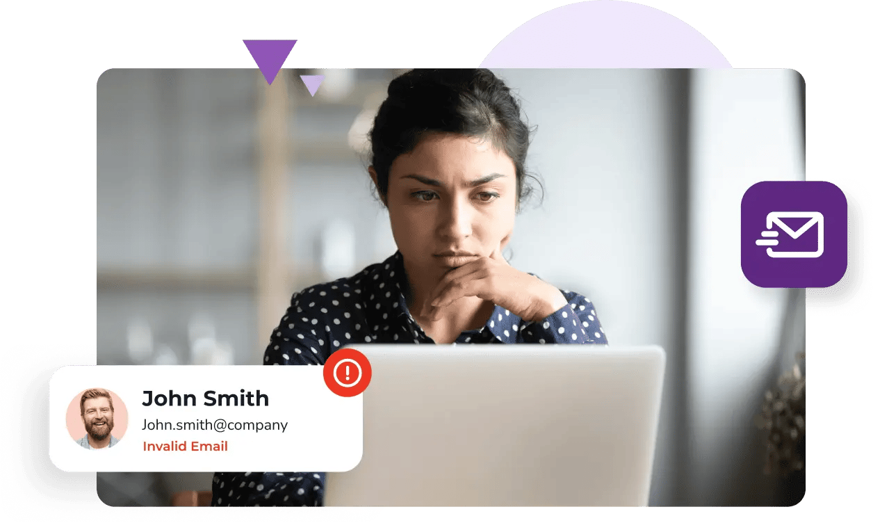 Una mujer con una camisa a lunares mira su computadora portátil, que muestra que su contacto John Smith tiene una dirección de correo electrónico no válida.