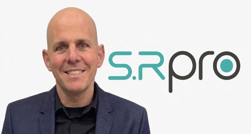 SR Pro case study showing how ZeroBounce helped recover 2,000 email addresses for a healthcare enterprise