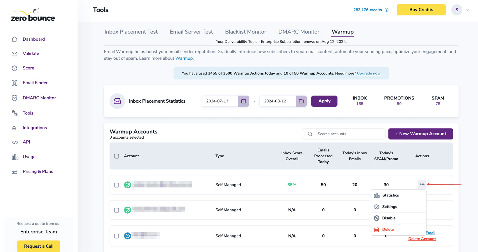 Panel de preparación de ZeroBounce con una flecha que muestra la columna de acción
