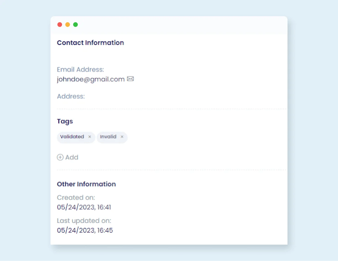 Etiquetas de estado de validación en una tarjeta de contacto de EngageBay