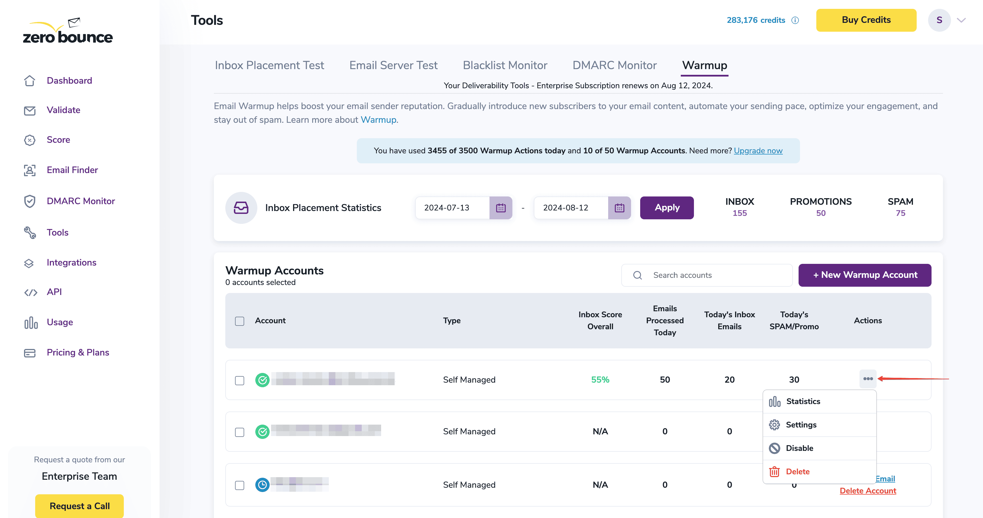 Panel de preparación de ZeroBounce con una flecha que muestra la columna de acción