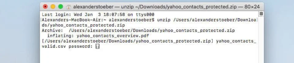 Terminal de Mac OS solicitando una contraseña para abrir el archivo cifrado